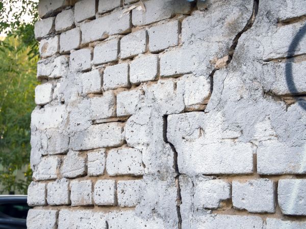 Cracked Brick Wall Repair in Wentzville